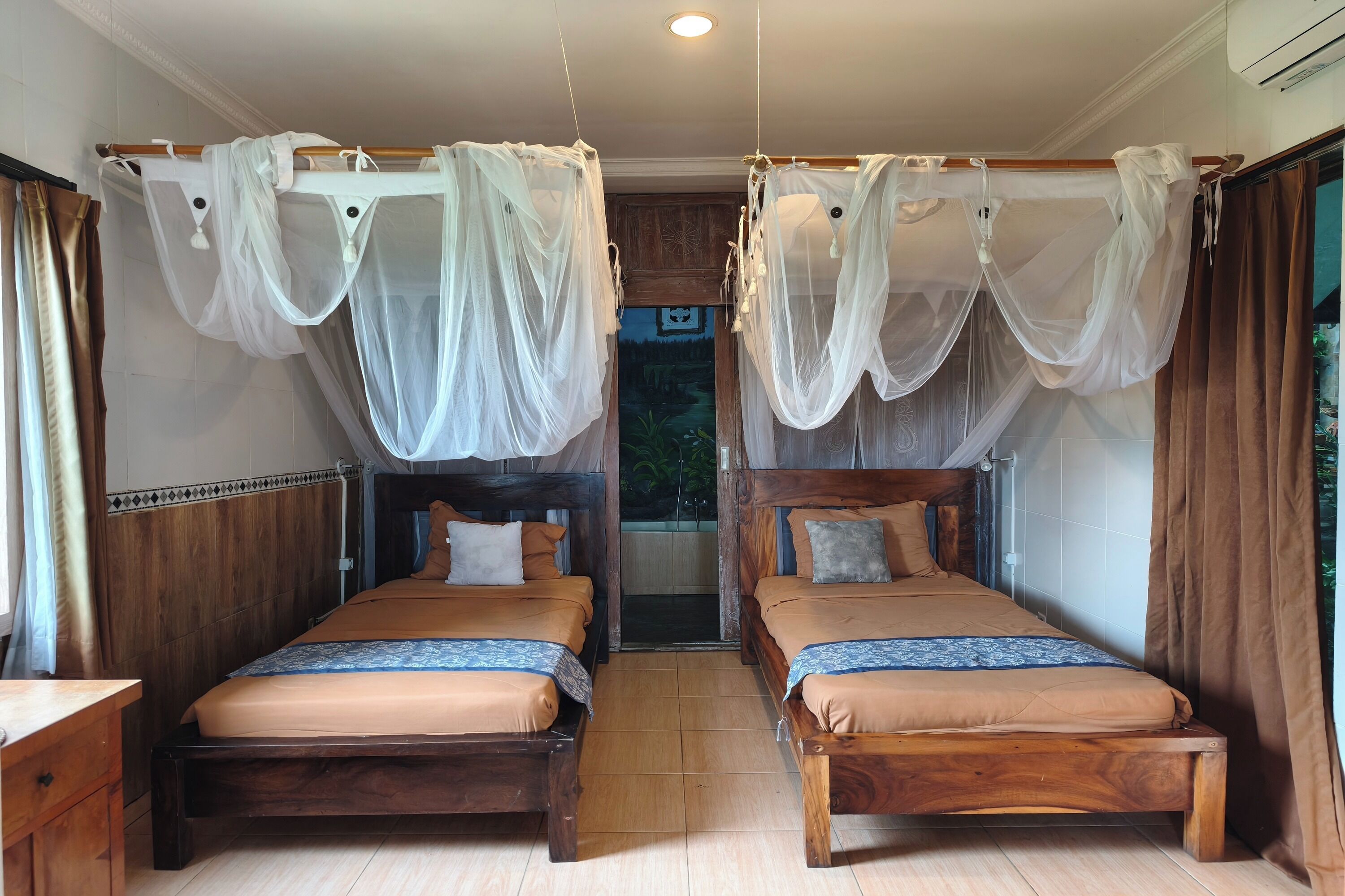 Free WiFi, bed sheets