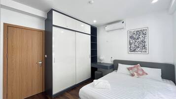 City Apartment, 2 Bedrooms | Desk, laptop workspace, soundproofing, iron/ironing board