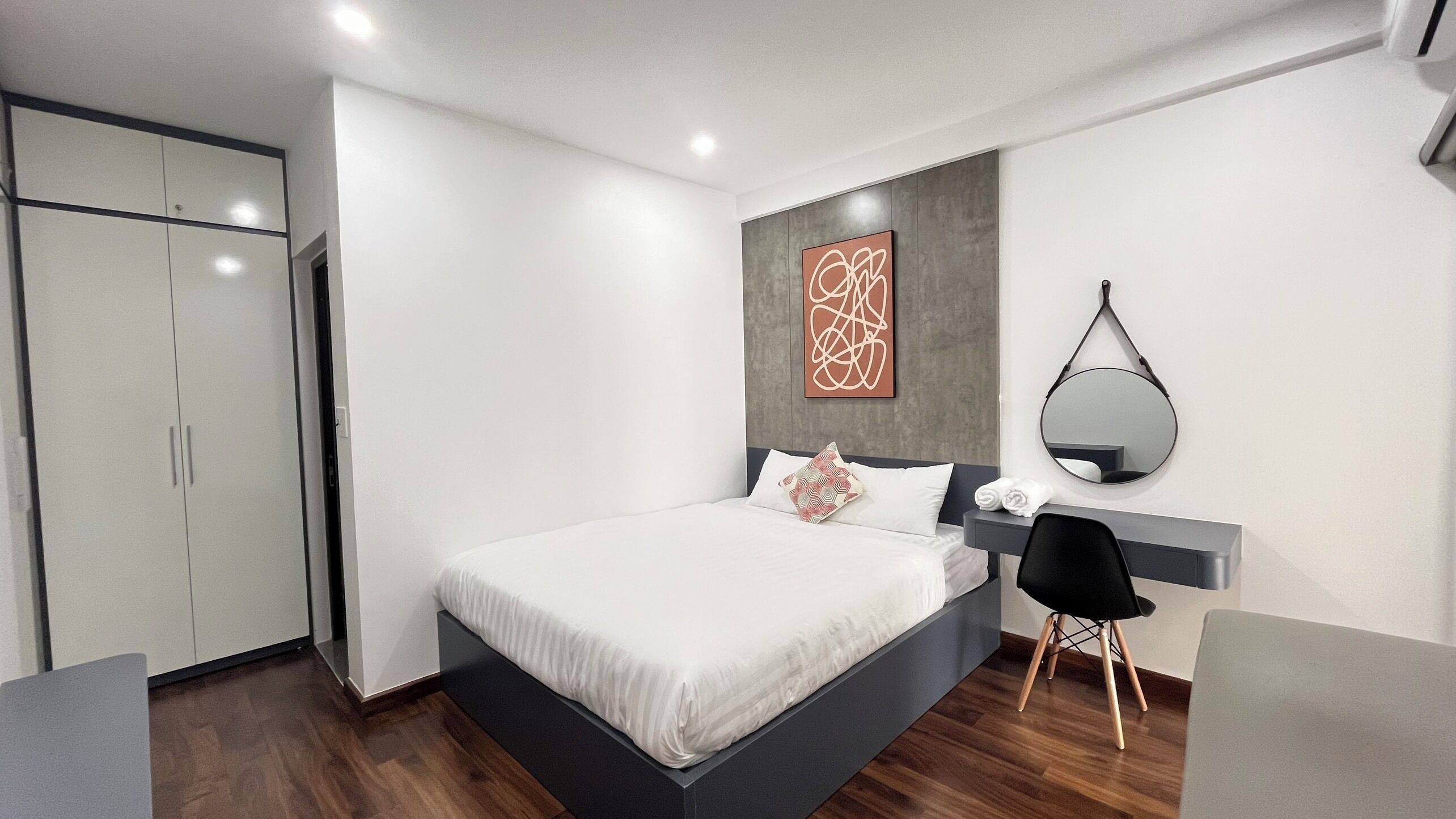 Apartamento City, 2 habitaciones | Escritorio y espacio para trabajar con un portátil