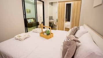 Double Room, 1 King Bed, Non Smoking, Private Bathroom | Desk, soundproofing, free WiFi, bed sheets