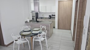 Dining - Luxury Residence Suites 2 BedRoom Condo Modern Pool GyM Sauna Rooftop (Quito)