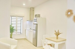 Microwave, coffee/tea maker, toaster, cookware/dishes/utensils