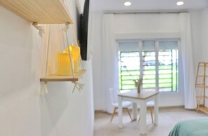 1 habitación, tabla de planchar con plancha, wifi y ropa de cama 