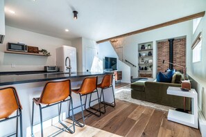 TV, fireplace - Sweet 1Bed/Loft/1Bath EagleVail (Avon)