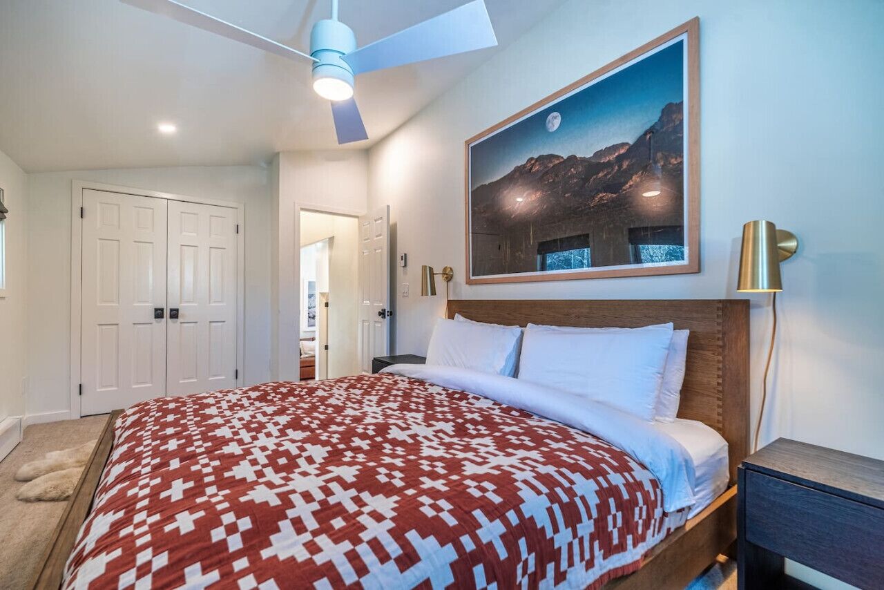 1 habitación, tabla de planchar con plancha, cuna de viaje y wifi 