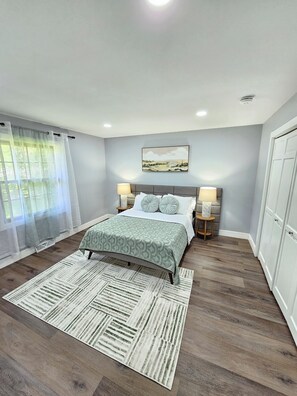 4 Schlafzimmer, Schreibtisch, Bügeleisen/Bügelbrett, WLAN