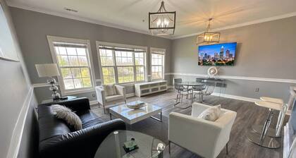 Relaxing Now and Zen: Modern Condo, Near UNCC, PNC Pavilion, Pool, 5 Min to Dining, Shops, +15% off!
