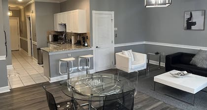 Relaxing Now and Zen: Modern Condo, Near UNCC, PNC Pavilion, Pool, 5 Min to Dining, Shops, +15% off!