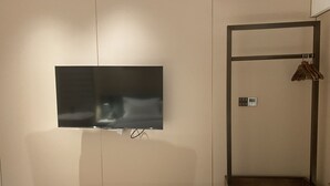 Basic Single Room | Premium bedding, blackout drapes, soundproofing, iron/ironing board - JJcoffettel Hotel (Guangzhou)