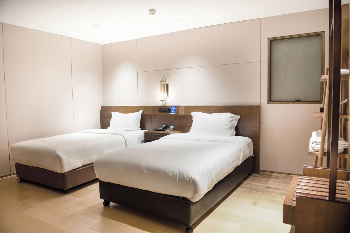 Twin Room | Premium bedding, blackout drapes, soundproofing, iron/ironing board