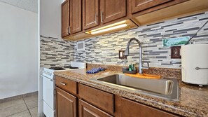 Fridge, microwave, oven, stovetop - 2 Queen Beds & a Pool in Waikiki +FREE Parking! (Honolulu)