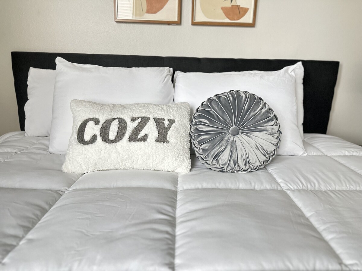 Photo 6 of Modern, upscale apartment