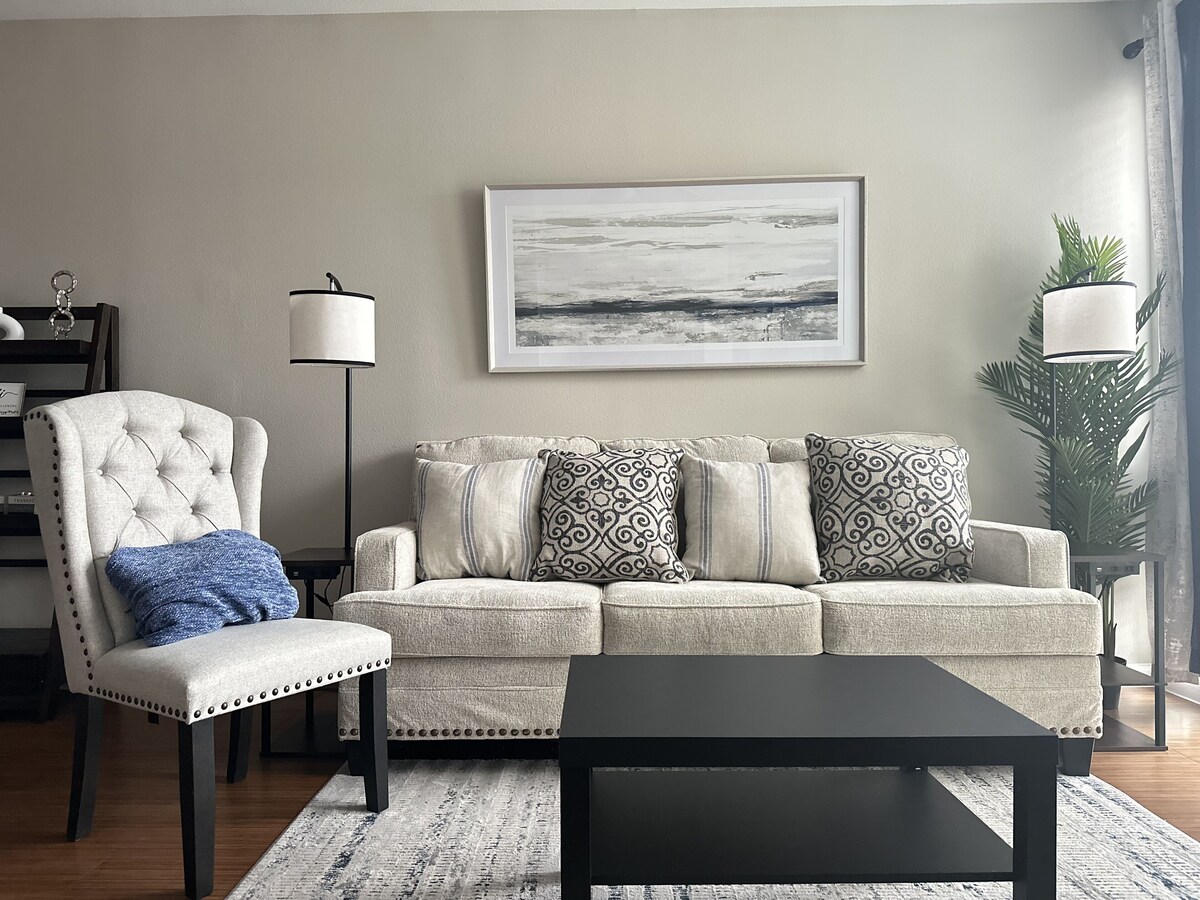 Photo 3 of Modern, upscale apartment