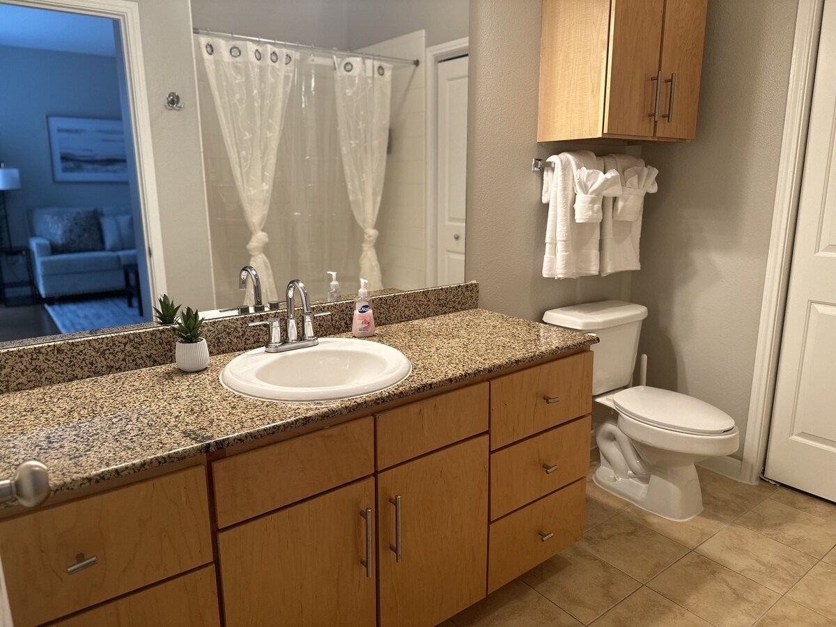 Photo 7 of Modern, upscale apartment