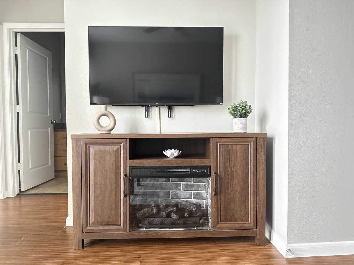Photo 4 of Modern, upscale apartment