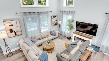 Smart TV, fireplace, video games, table tennis