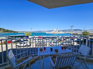 Outdoor dining - Bel Appartement 6 Couchages, Pleine vue Mer, Tout Équipé, Climatisé, Tout à Pied (ST MANDRIER SUR MER)