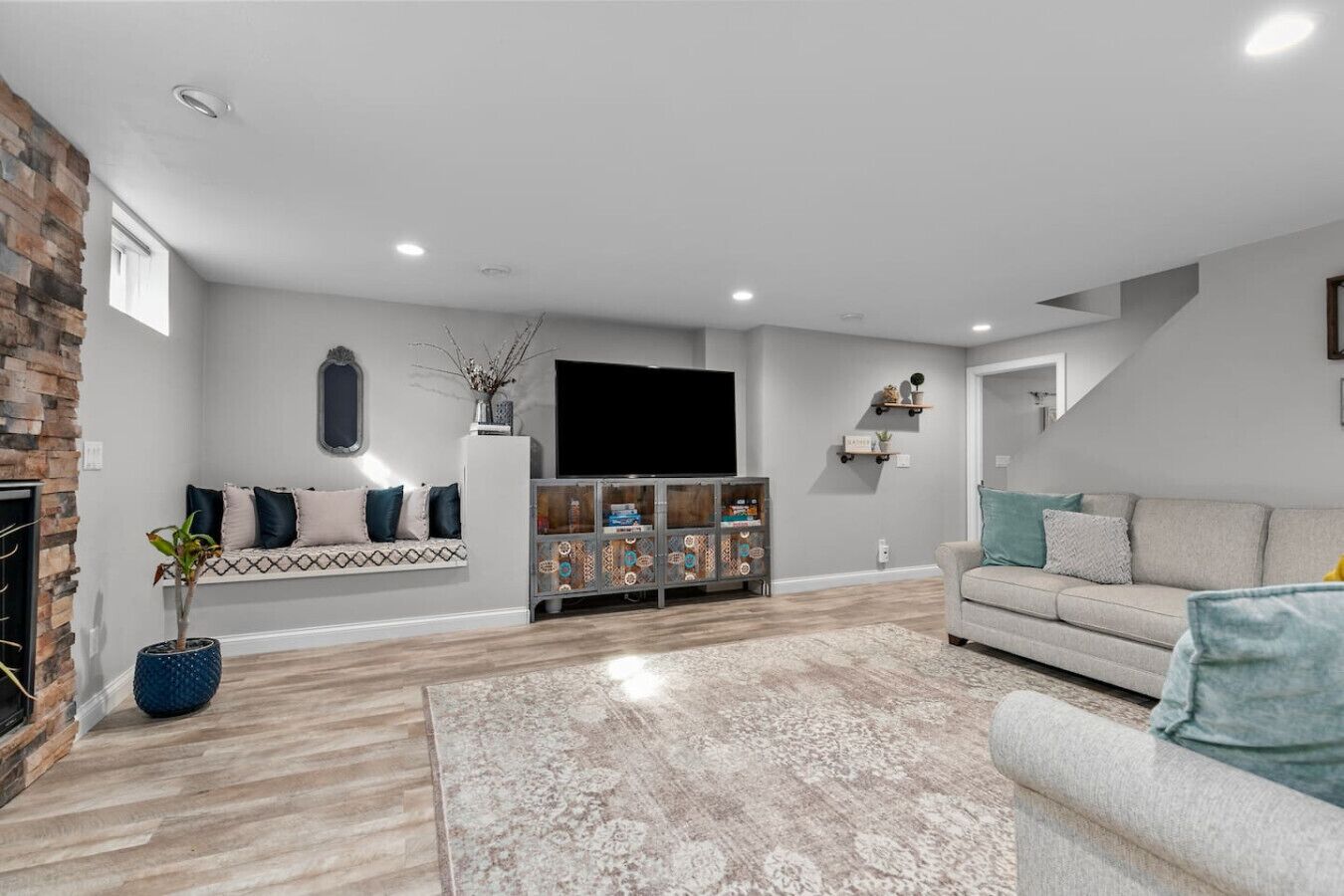 TV, fireplace, stereo