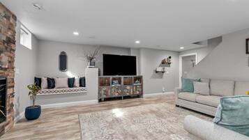 TV, fireplace, stereo