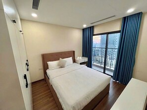 Basic-Apartment | 3 Schlafzimmer, Schreibtisch, schallisolierte Zimmer, kostenloses WLAN