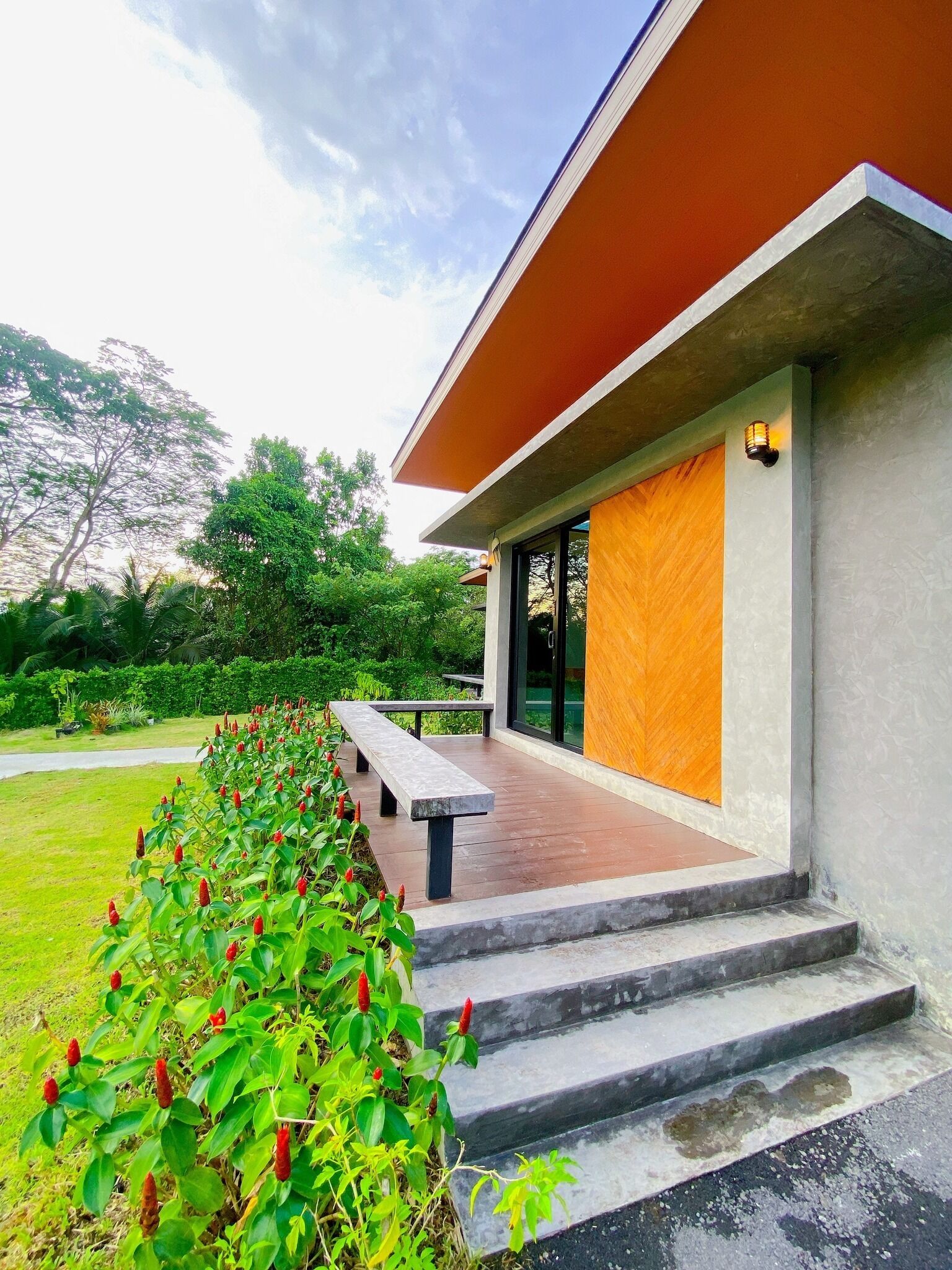 المنشأة من الخارج