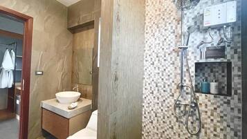 Deluxe Room | Bathroom | Hair dryer
