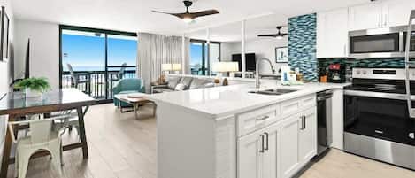 Refrigerador, microondas, horno, placa de cocina