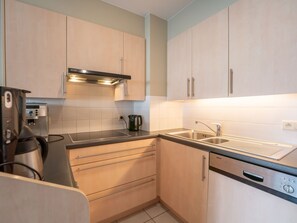 Fridge, microwave, oven, dishwasher - Flipper nearby the beach by Interhome (De Haan)
