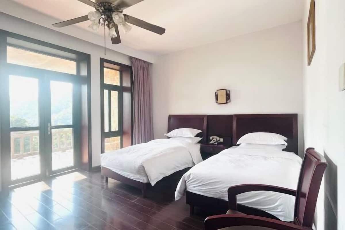 Hypo-allergenic bedding, desk, laptop workspace, free WiFi