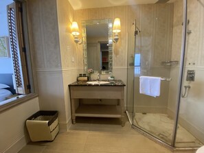 Superior-Zimmer | Badezimmer | Regendusche, kostenlose Toilettenartikel, Haartrockner, Handtücher