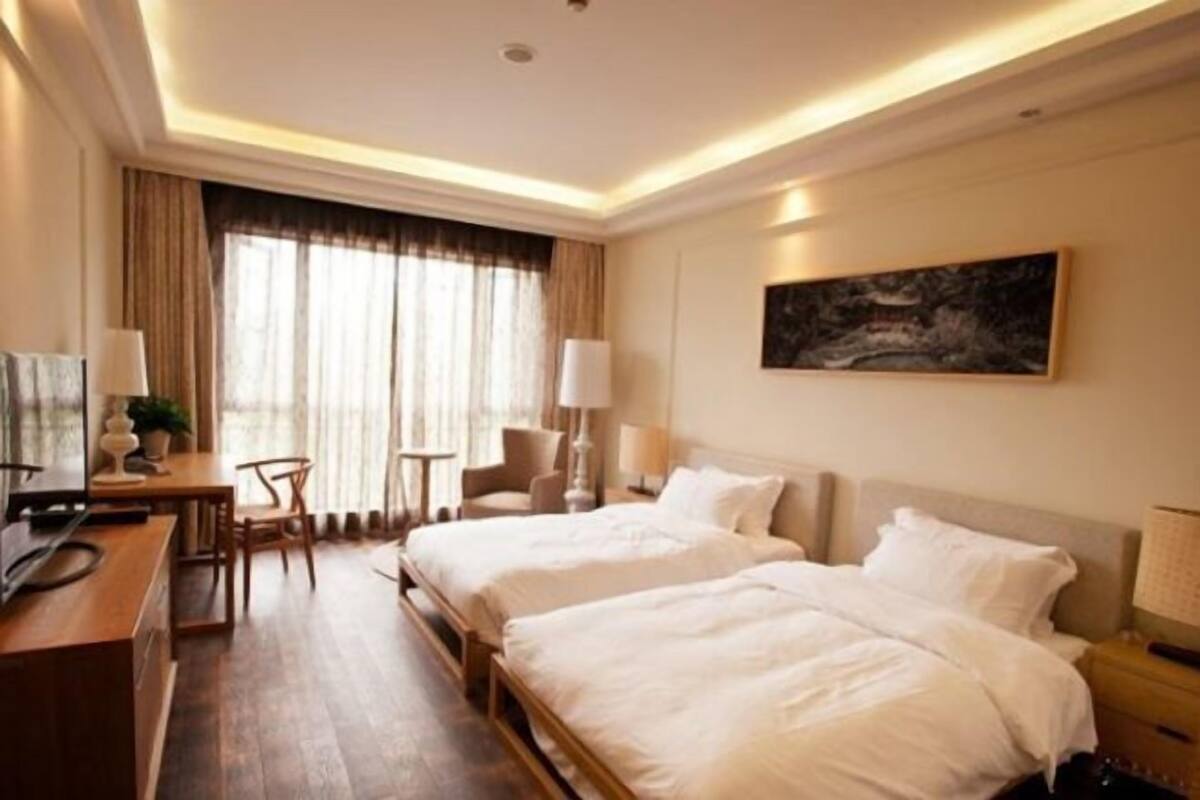Hypo-allergenic bedding available, desk, laptop workspace, WiFi (free)