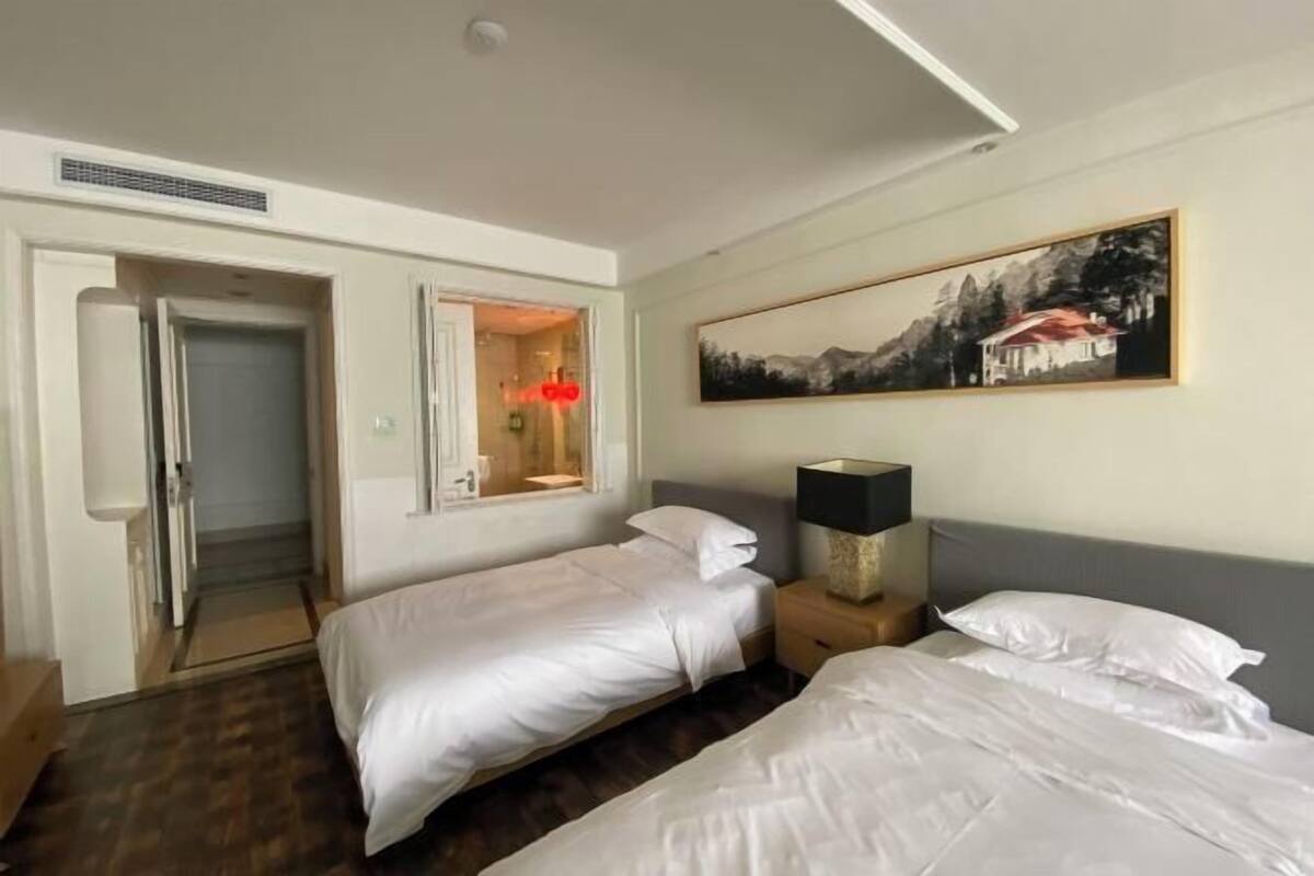 Hypo-allergenic bedding available, desk, laptop workspace, WiFi (free)