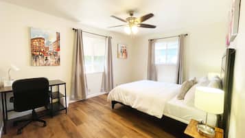 2 bedrooms, desk, WiFi, bed sheets