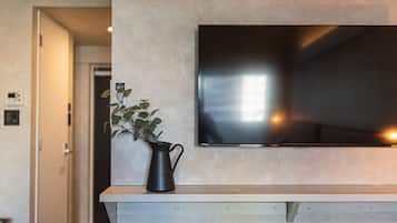 Standard Quadruple Room | Soundproofing, free WiFi, bed sheets