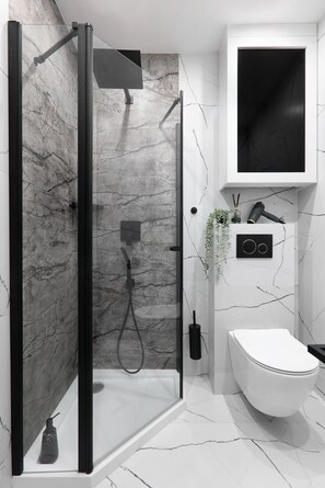 Shower, towels
