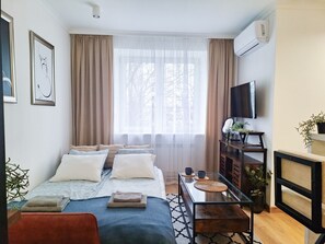 Iron/ironing board, free WiFi, bed sheets