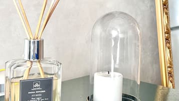 SĂšche-cheveux, serviettes fournies, savon, shampoing