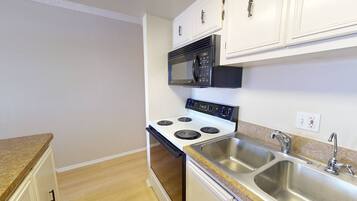 Fridge, microwave, coffee/tea maker