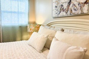 1 bedroom, iron/ironing board, free WiFi - Location, Location.  Charming Beachside Condo. Pool, Deck Overlooking the Bay. (Treasure Island)