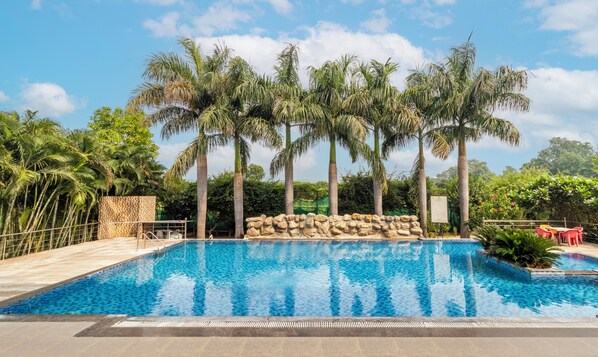 Outdoor pool - Treebo Tiger Pug Mark Resort with Pool (Kaladhungi)