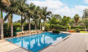 Outdoor pool - Treebo Tiger Pug Mark Resort with Pool (Kaladhungi)