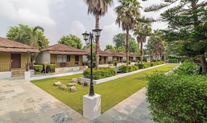 Garden - Treebo Tiger Pug Mark Resort with Pool (Kaladhungi)