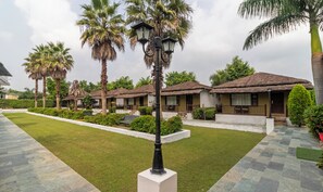 Garden - Treebo Tiger Pug Mark Resort with Pool (Kaladhungi)