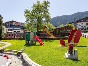 Children’s area - Beautiful apartment, only 80 m from the ski bus (Reith im Alpbachtal)