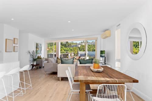 Apartment, 2 Bedrooms, Pets allowed, River View | In-room dining