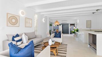 Apartment, 2 Bedrooms, Pets allowed, River View | Living area