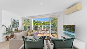 Apartment, 2 Bedrooms, Pets not allowed, River View | Living area