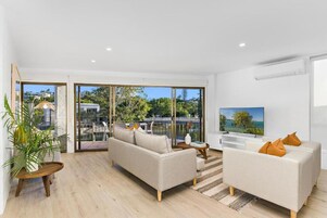 Apartment, 2 Bedrooms, Pets allowed, River View | Living area