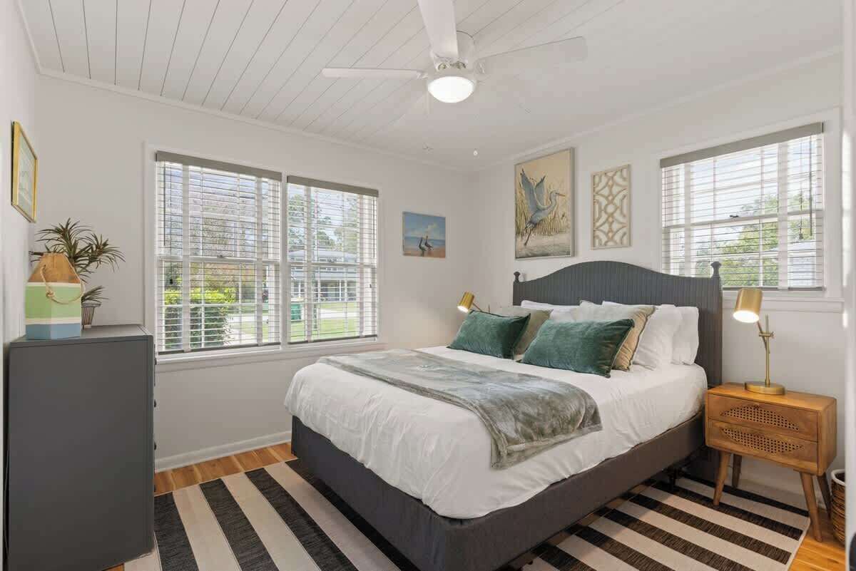 3 slaapkamers, een strijkplank/strijkijzer, gratis wifi, beddengoed