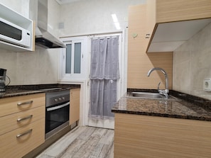 Fridge, microwave, oven, coffee/tea maker